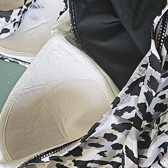 TRINSHAPER one piece bathing suit black and white. Size Medium to large. - Picture 10 of 12